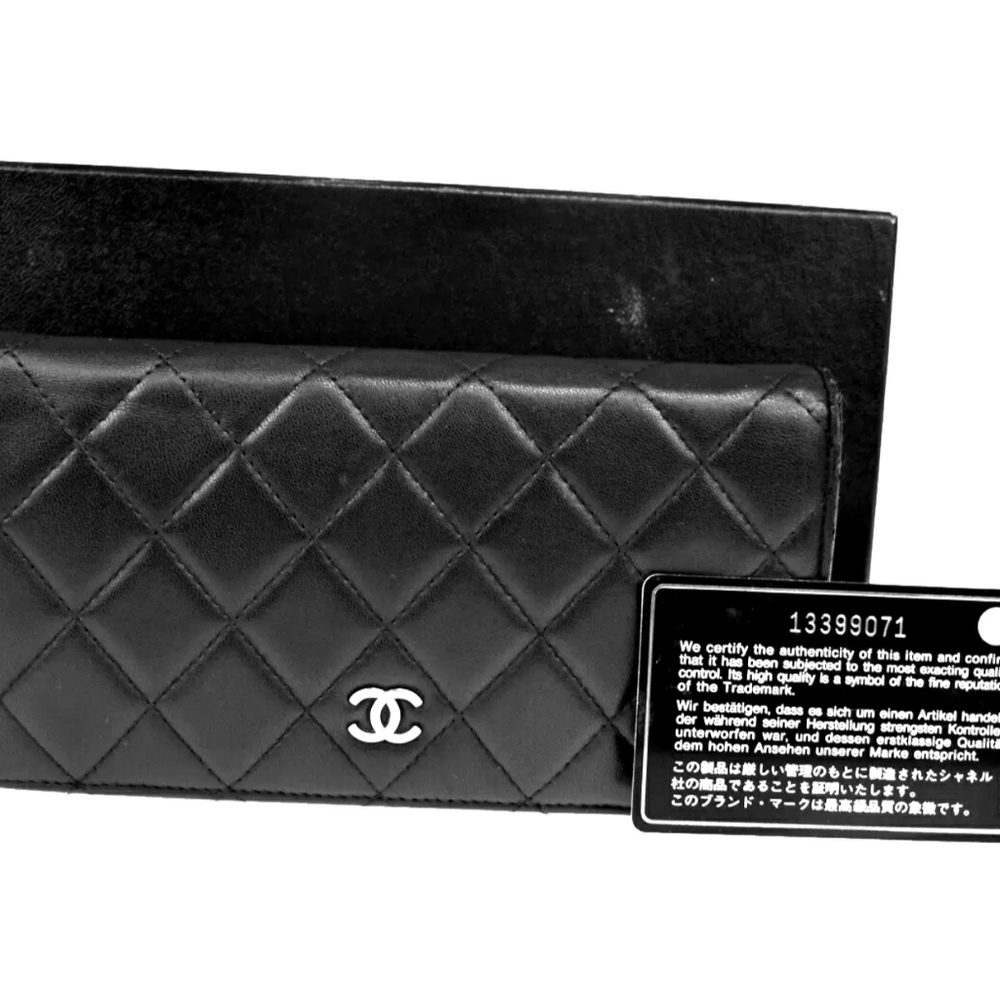 SaLE⚠️⚠️⚠️💯 CHANEL WOC/Matelasse Bifold Wa